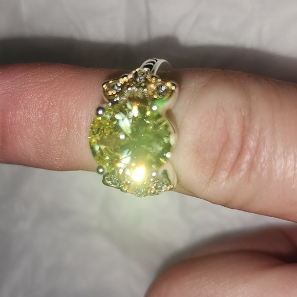 Elegant Lady CZ Ring - Picture 2 of 4